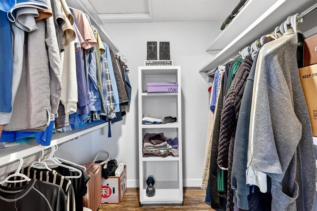 29 Sundown Way Se, Calgary, AB - Indoor With Storage