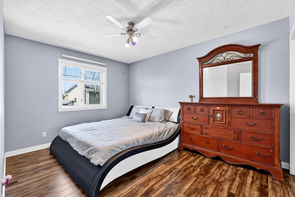 29 Sundown Way Se, Calgary, AB - Indoor Photo Showing Bedroom