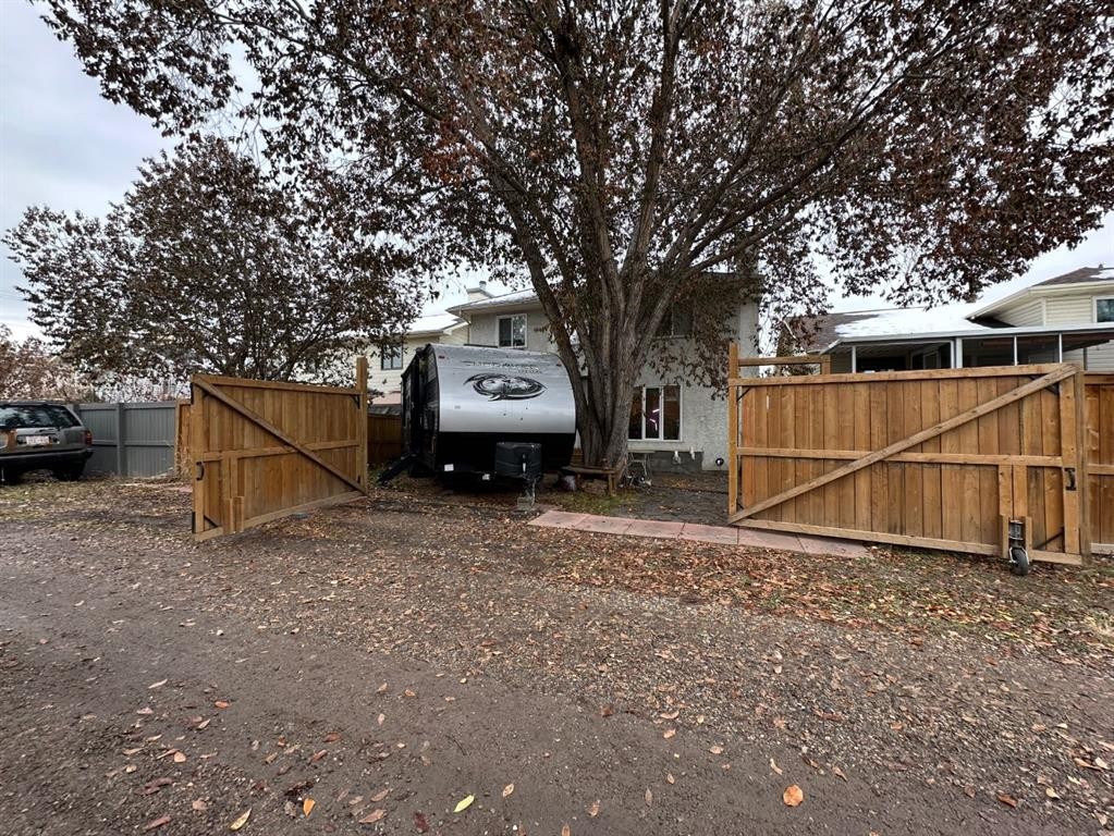 29 Sundown Way Se, Calgary, AB - Outdoor
