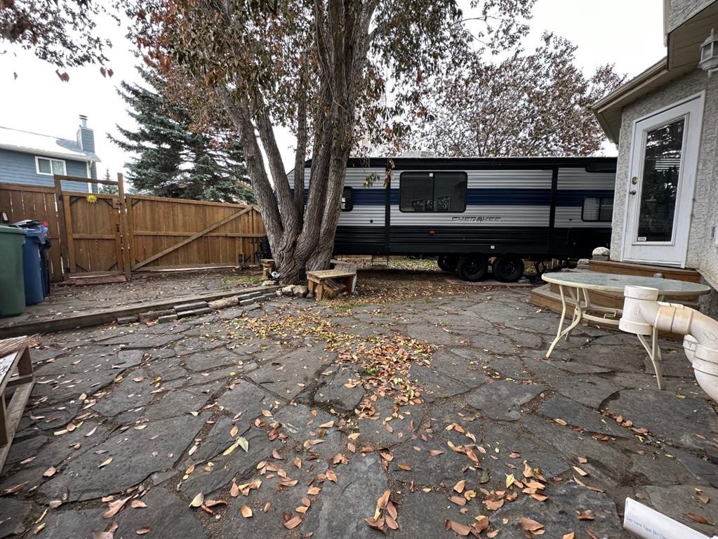 29 Sundown Way Se, Calgary, AB - Outdoor