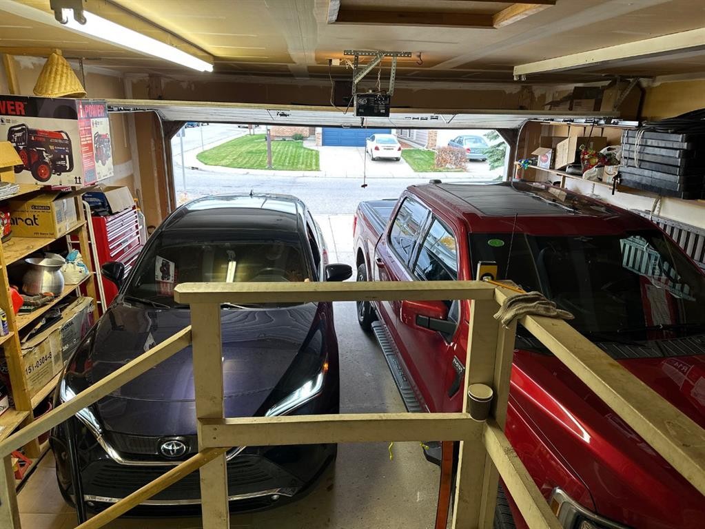 29 Sundown Way Se, Calgary, AB - Indoor Photo Showing Garage