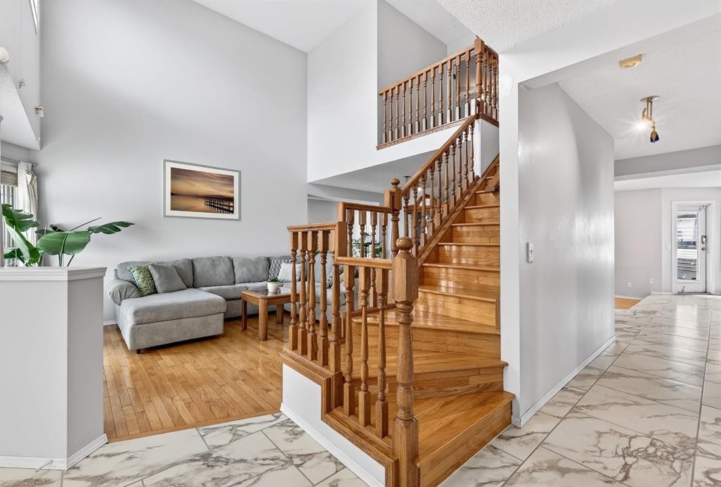 29 Sundown Way Se, Calgary, AB - Indoor Photo Showing Other Room
