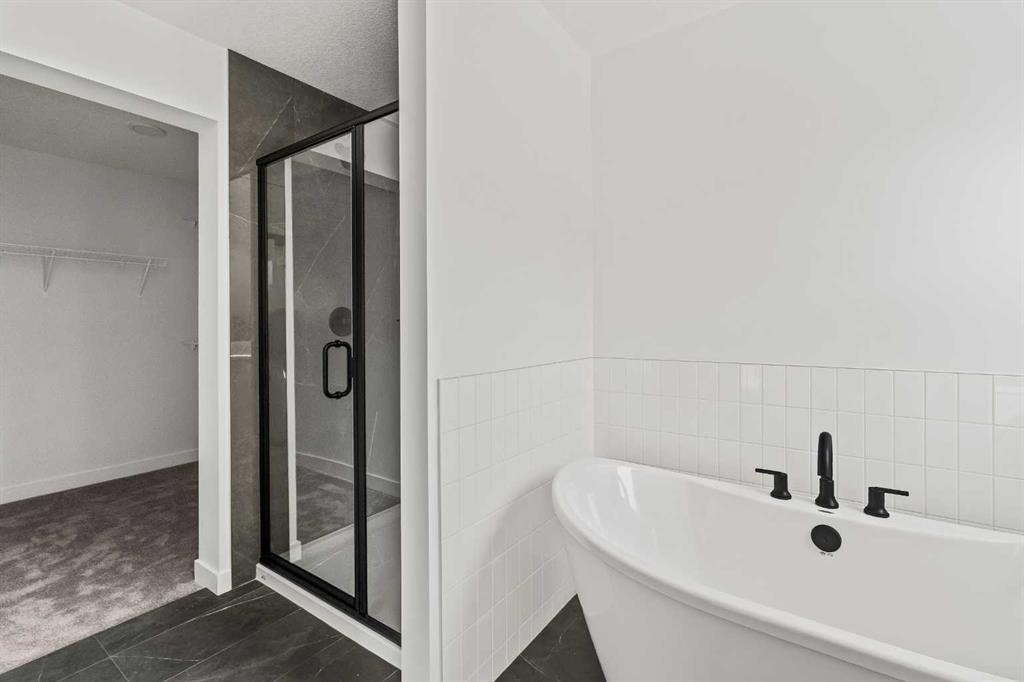 49 Starling Passage Nw, Calgary, AB - Indoor Photo Showing Bathroom