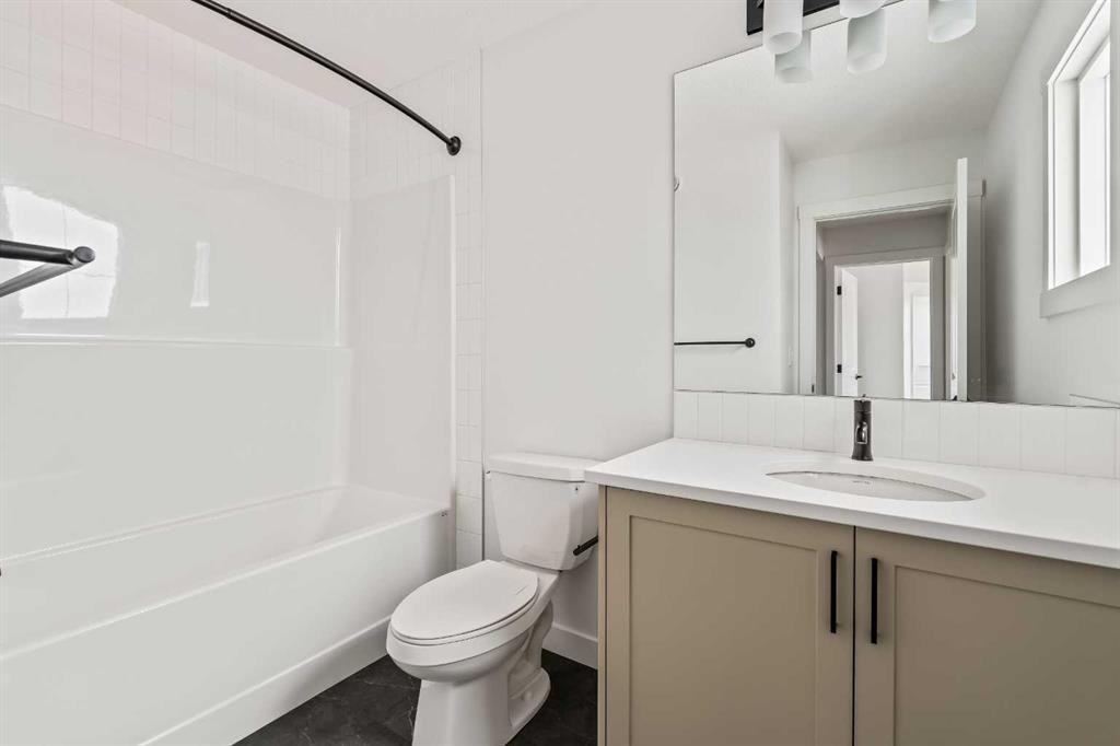 49 Starling Passage Nw, Calgary, AB - Indoor Photo Showing Bathroom