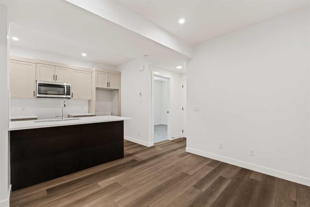 49 Starling Passage Nw, Calgary, AB - Indoor Photo Showing Kitchen