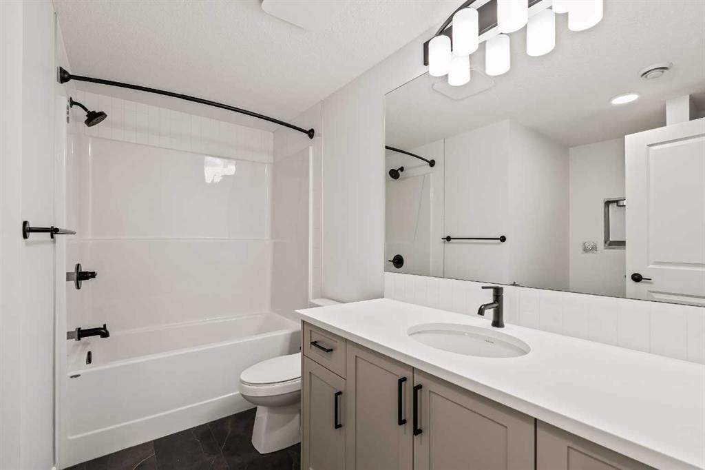 49 Starling Passage Nw, Calgary, AB - Indoor Photo Showing Bathroom