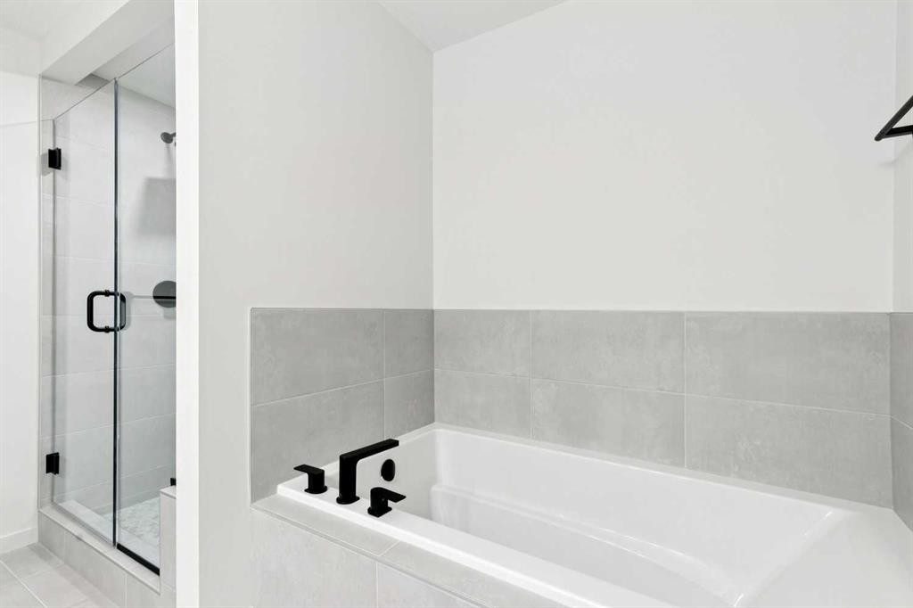 175 Herron Landing Ne, Calgary, AB - Indoor Photo Showing Bathroom