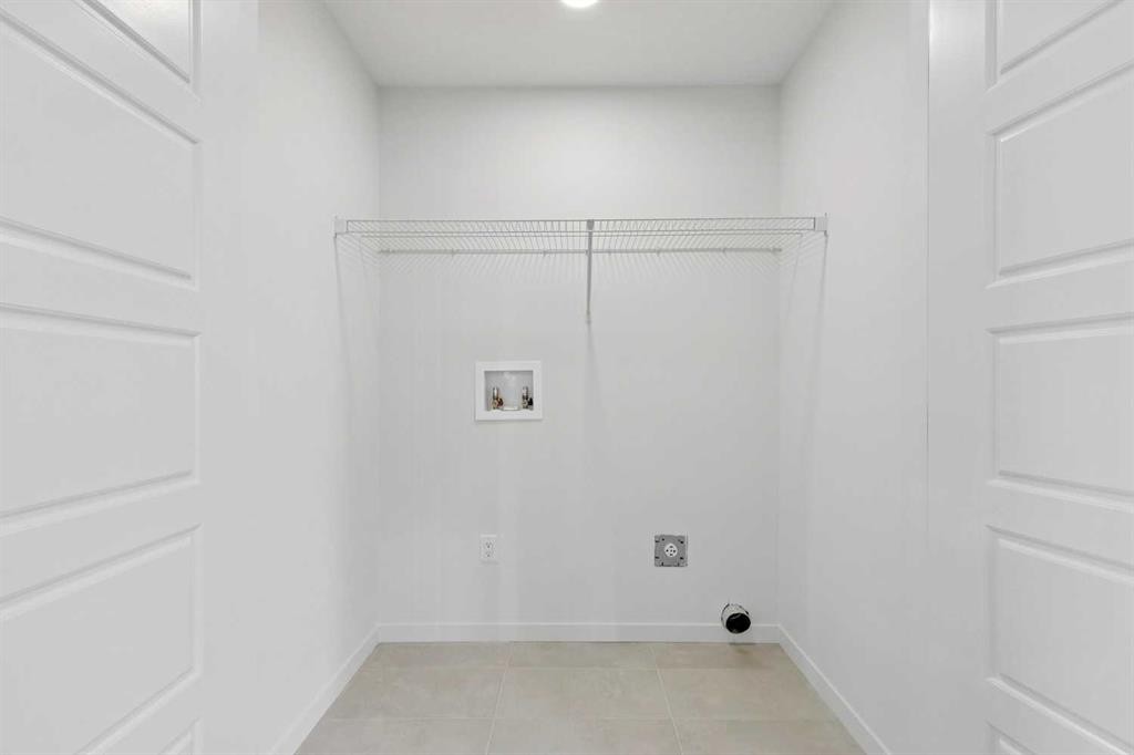 175 Herron Landing Ne, Calgary, AB - Indoor Photo Showing Other Room