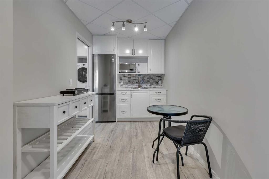 52 Sandstone Ridge Crescent, Okotoks, AB - Indoor Photo Showing Kitchen