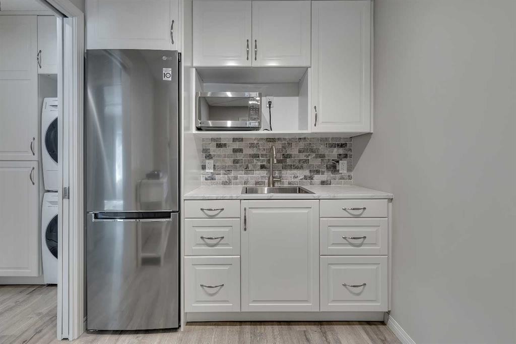 52 Sandstone Ridge Crescent, Okotoks, AB - Indoor Photo Showing Kitchen