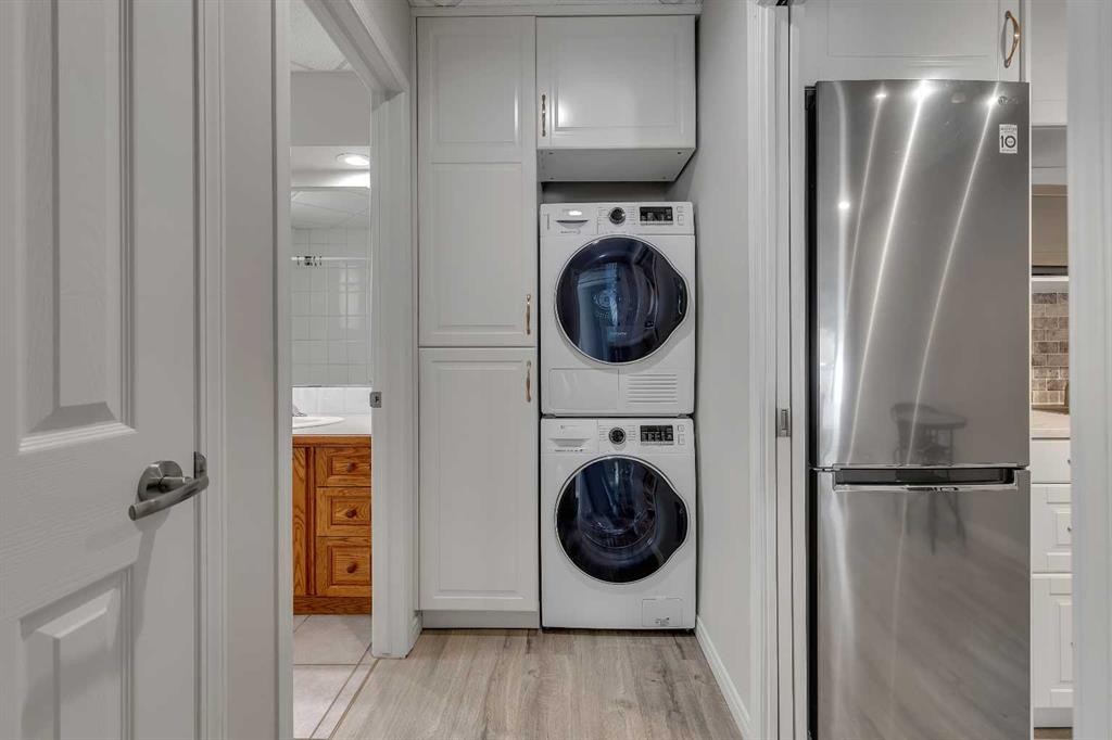 52 Sandstone Ridge Crescent, Okotoks, AB - Indoor Photo Showing Laundry Room