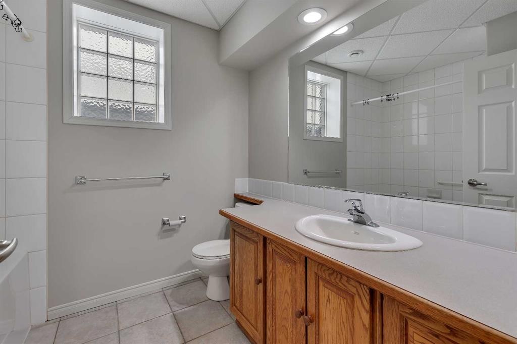 52 Sandstone Ridge Crescent, Okotoks, AB - Indoor Photo Showing Bathroom