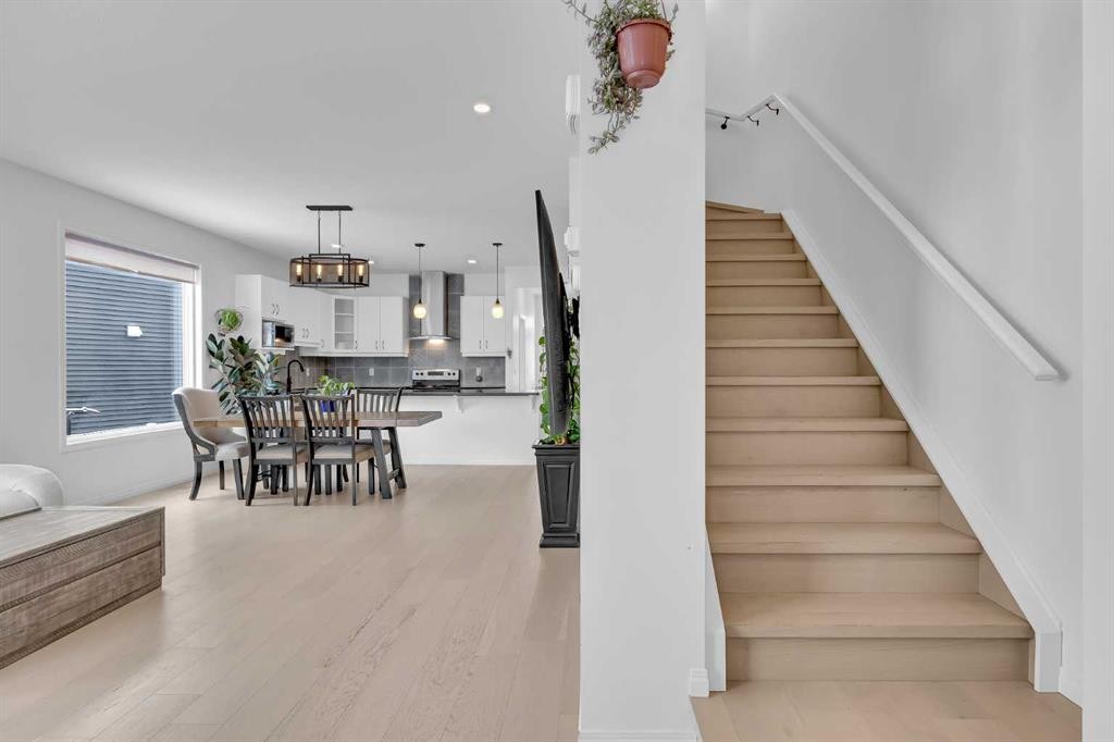 76 Edith Mews Nw, Calgary, AB - Indoor