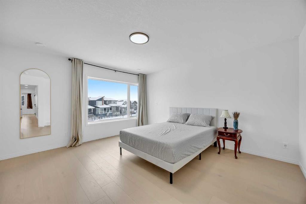 76 Edith Mews Nw, Calgary, AB - Indoor Photo Showing Bedroom