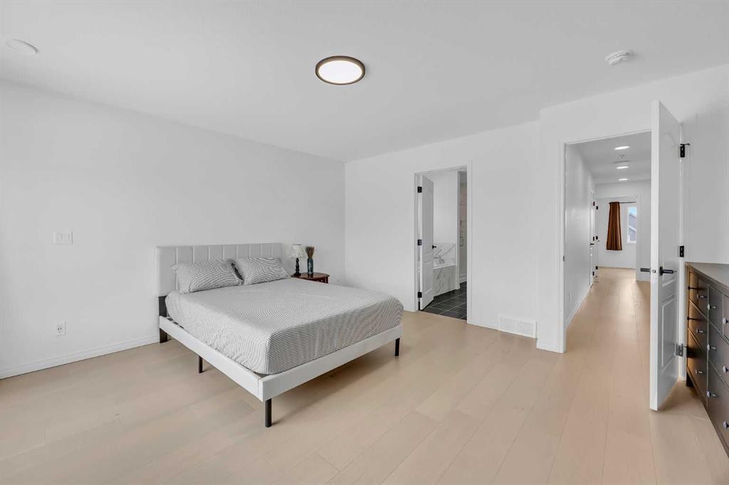 76 Edith Mews Nw, Calgary, AB - Indoor Photo Showing Bedroom