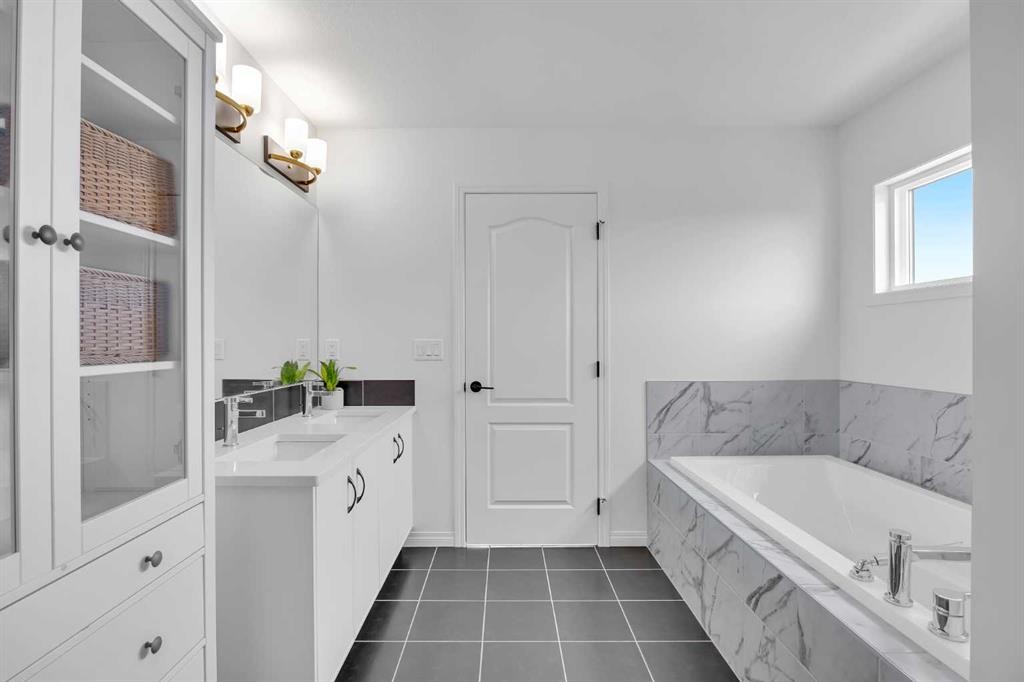 76 Edith Mews Nw, Calgary, AB - Indoor Photo Showing Bathroom