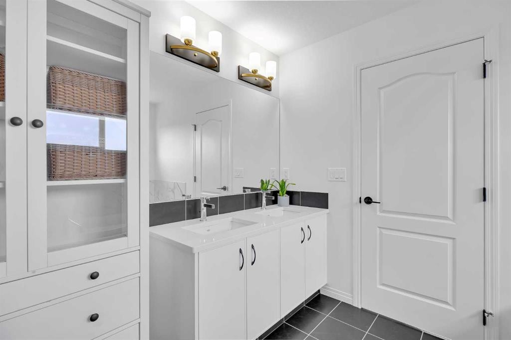 76 Edith Mews Nw, Calgary, AB - Indoor Photo Showing Other Room