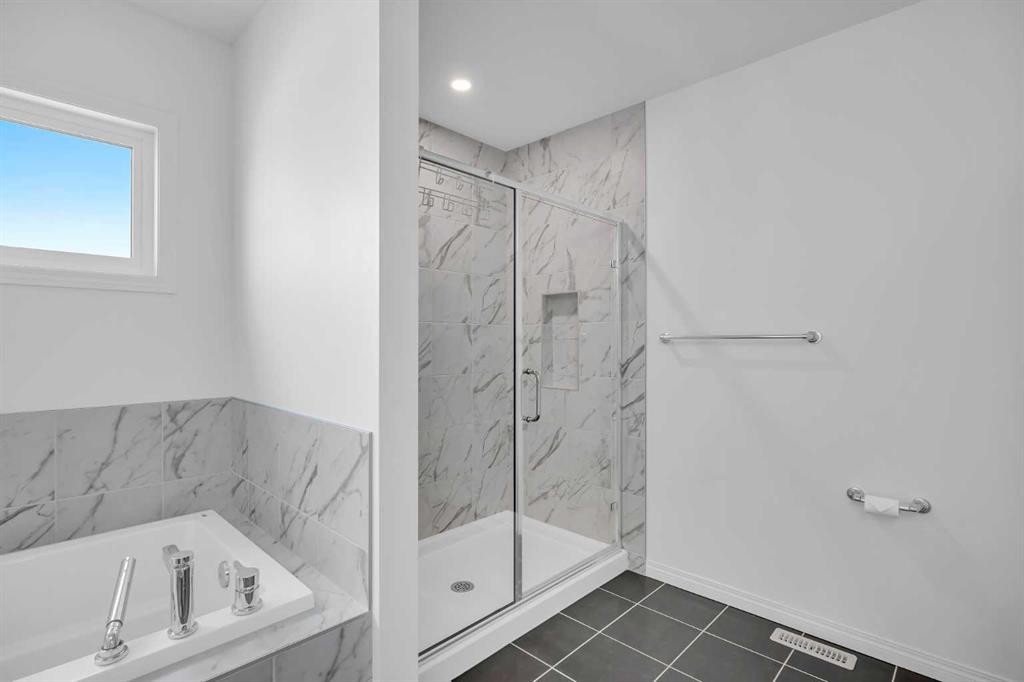 76 Edith Mews Nw, Calgary, AB - Indoor Photo Showing Bathroom