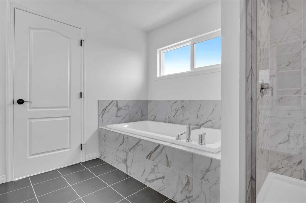 76 Edith Mews Nw, Calgary, AB - Indoor Photo Showing Bathroom