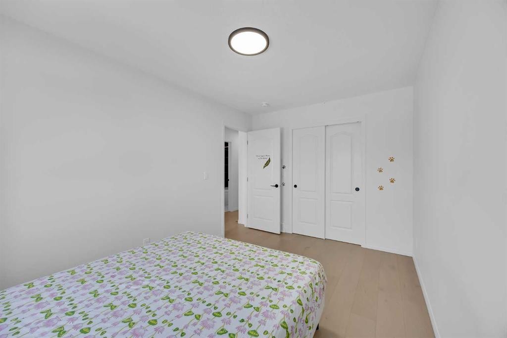 76 Edith Mews Nw, Calgary, AB - Indoor Photo Showing Bedroom