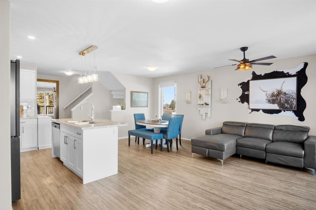 2314 19 Avenue, Bowden, AB - Indoor