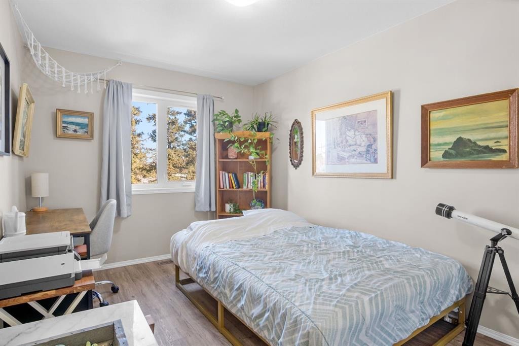 2314 19 Avenue, Bowden, AB - Indoor Photo Showing Bedroom