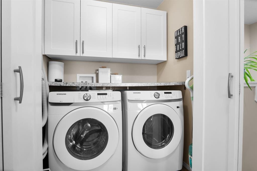 2314 19 Avenue, Bowden, AB - Indoor Photo Showing Laundry Room