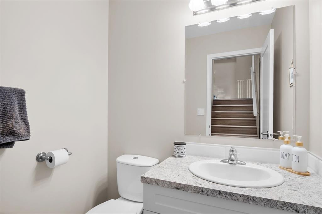 2314 19 Avenue, Bowden, AB - Indoor Photo Showing Bathroom
