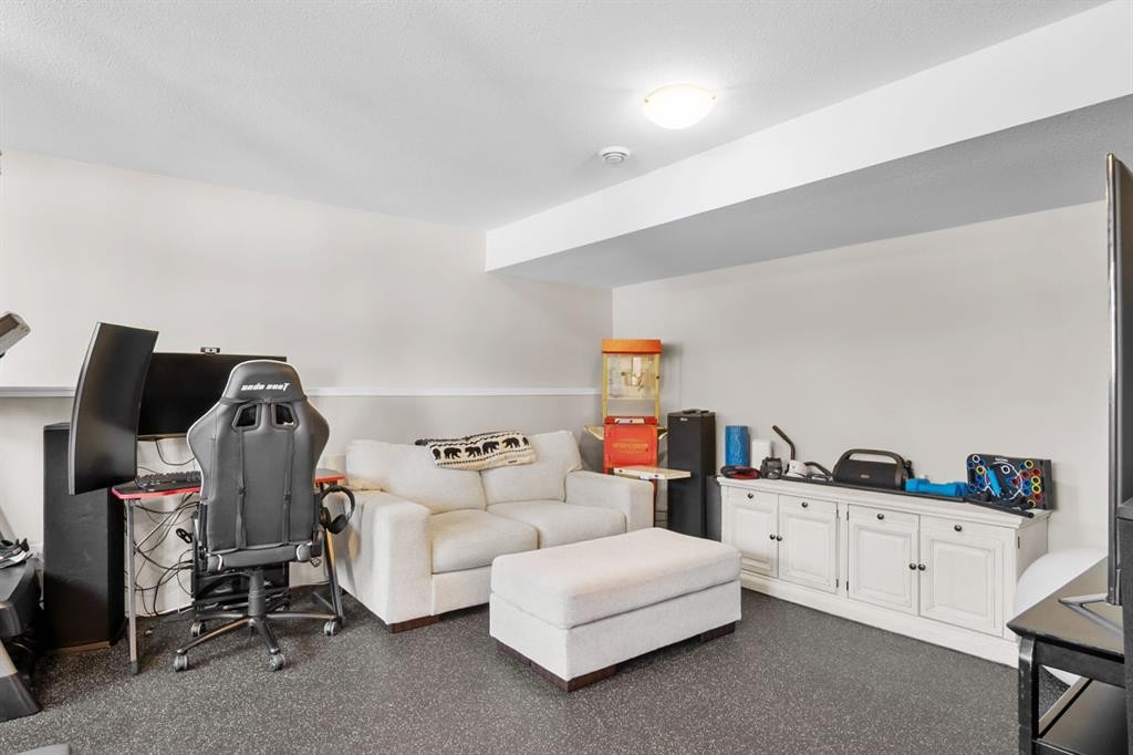 2314 19 Avenue, Bowden, AB - Indoor