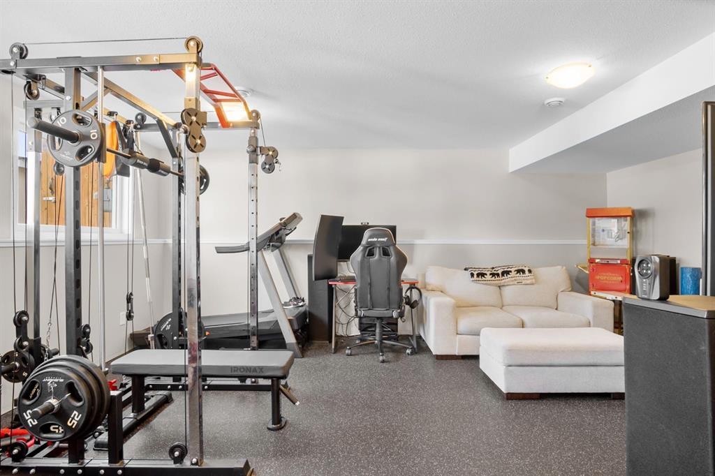 2314 19 Avenue, Bowden, AB - Indoor Photo Showing Gym Room