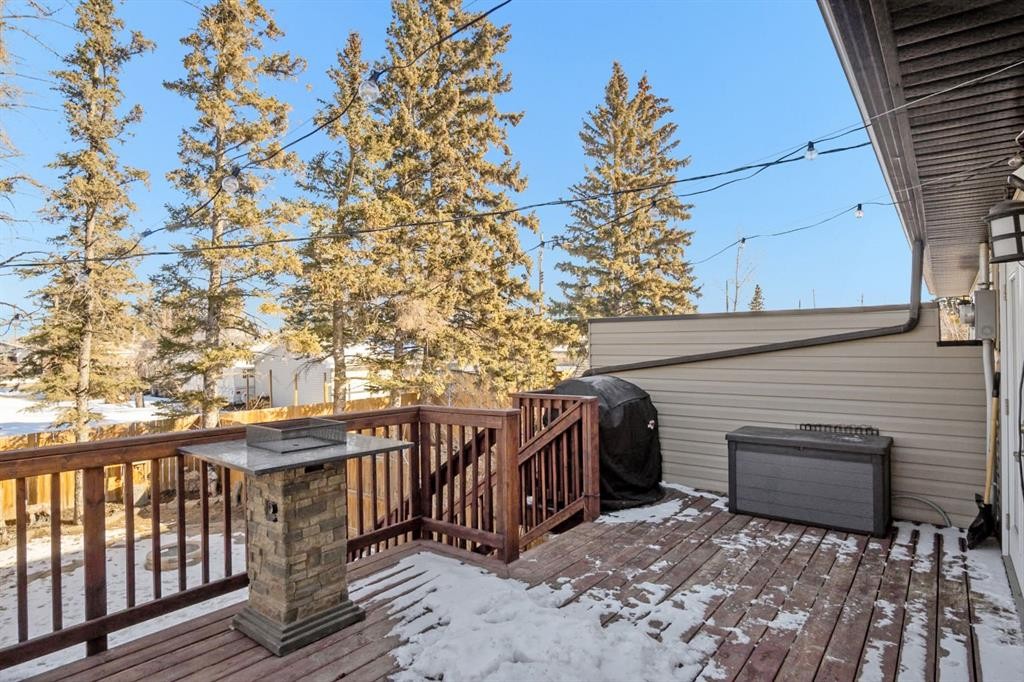 2314 19 Avenue, Bowden, AB - Outdoor With Deck Patio Veranda