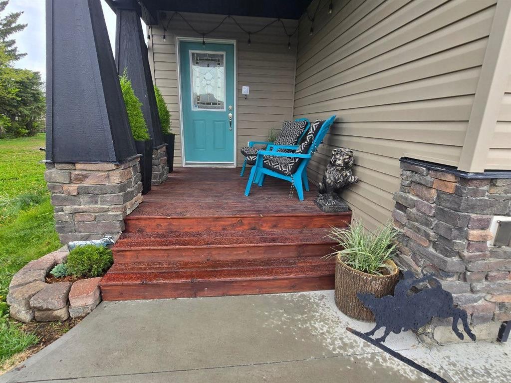 2314 19 Avenue, Bowden, AB - Outdoor With Exterior