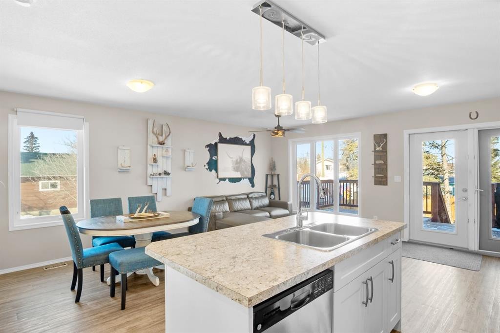 2314 19 Avenue, Bowden, AB - Indoor