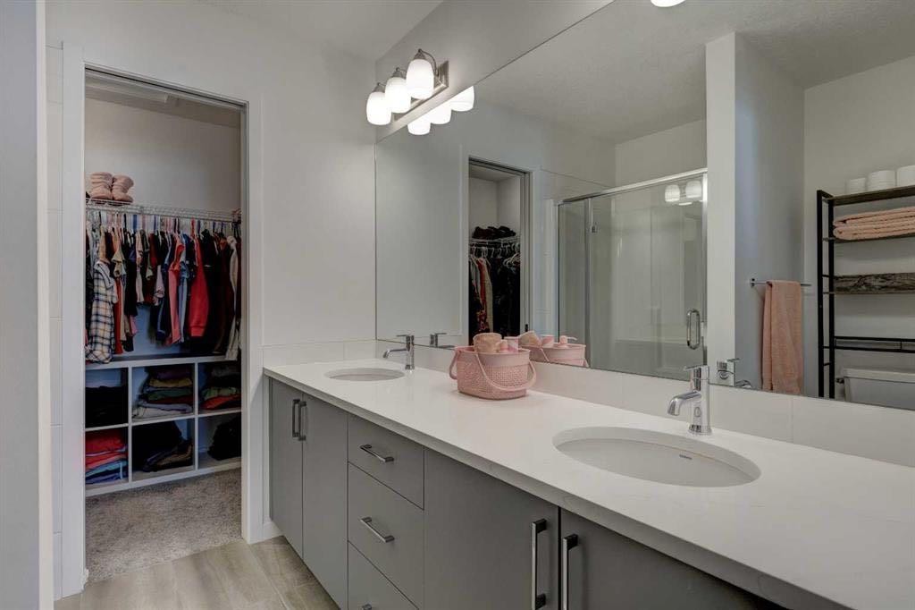 505 Copperstone Manor Se, Calgary, AB - Indoor Photo Showing Bathroom