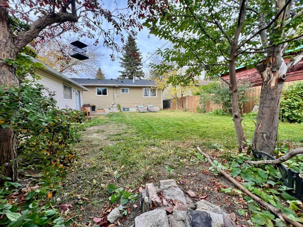 5219 Valiant Drive Nw, Calgary, AB - Outdoor