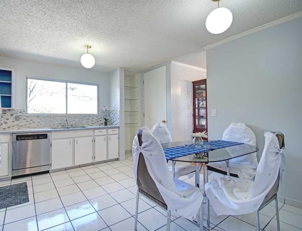 6307 Thornaby Way Nw, Calgary, AB - Indoor