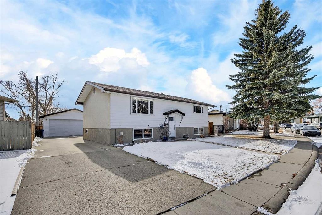 152 Maddock Way Ne, Calgary, AB - Outdoor