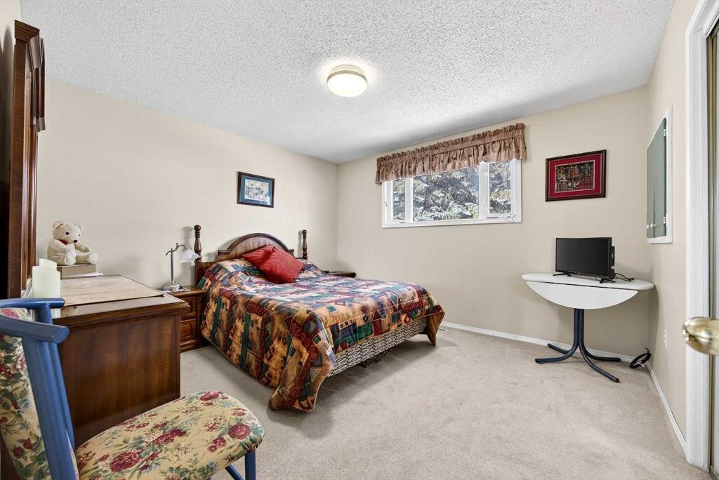 152 Maddock Way Ne, Calgary, AB - Indoor Photo Showing Bedroom