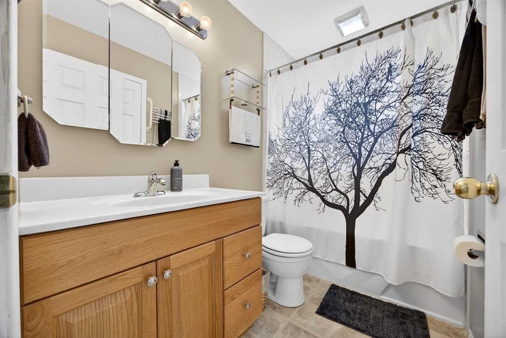 152 Maddock Way Ne, Calgary, AB - Indoor Photo Showing Bathroom