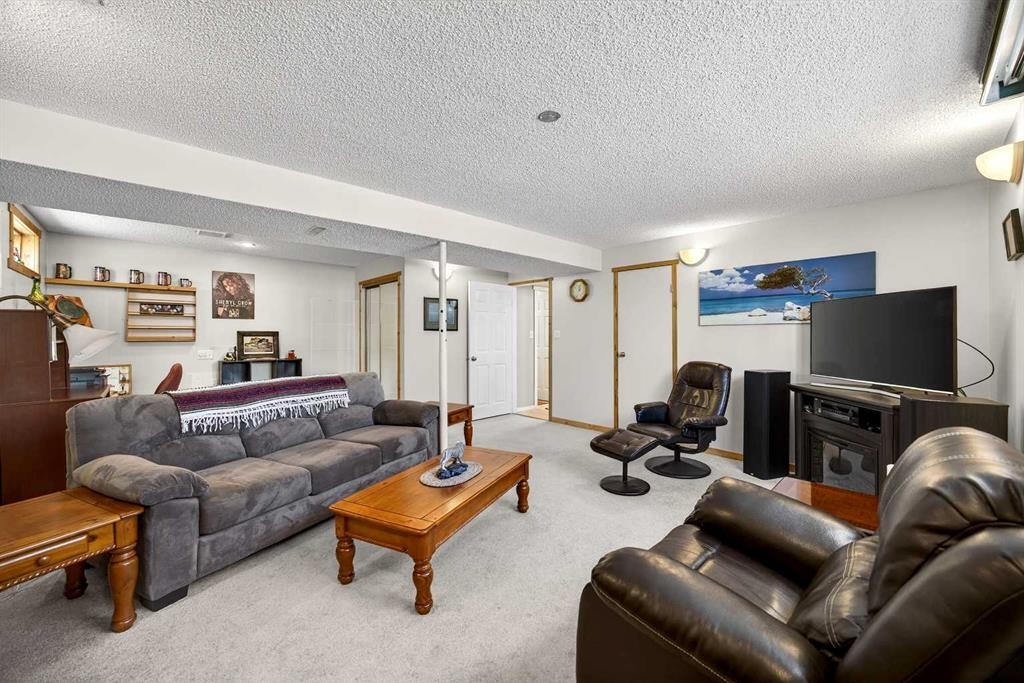 152 Maddock Way Ne, Calgary, AB - Indoor Photo Showing Living Room