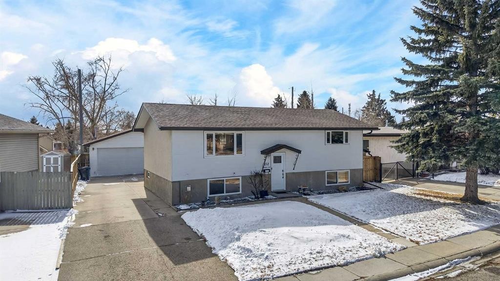 152 Maddock Way Ne, Calgary, AB - Outdoor