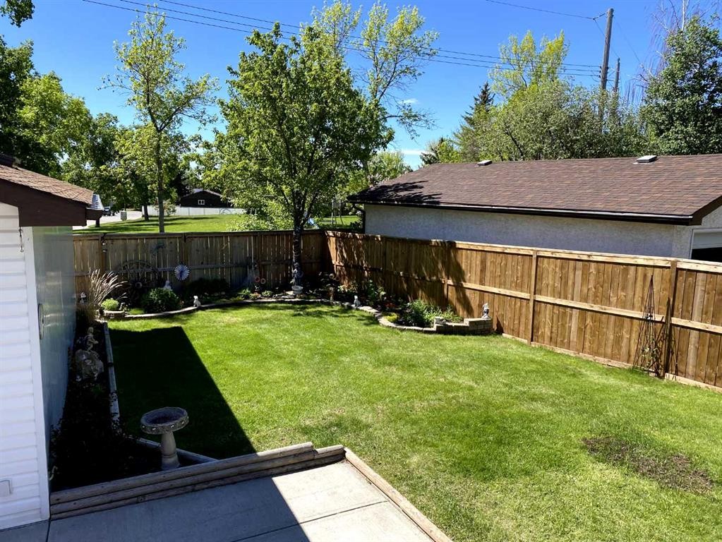 152 Maddock Way Ne, Calgary, AB - Outdoor