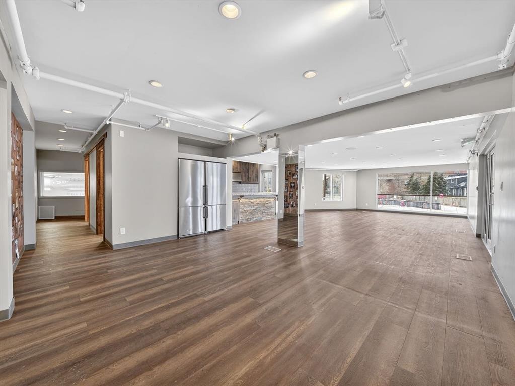 1015 11 Street Se, Calgary, AB - Indoor Photo Showing Other Room