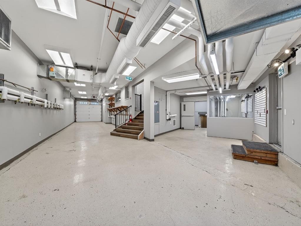 1015 11 Street Se, Calgary, AB - Indoor Photo Showing Other Room