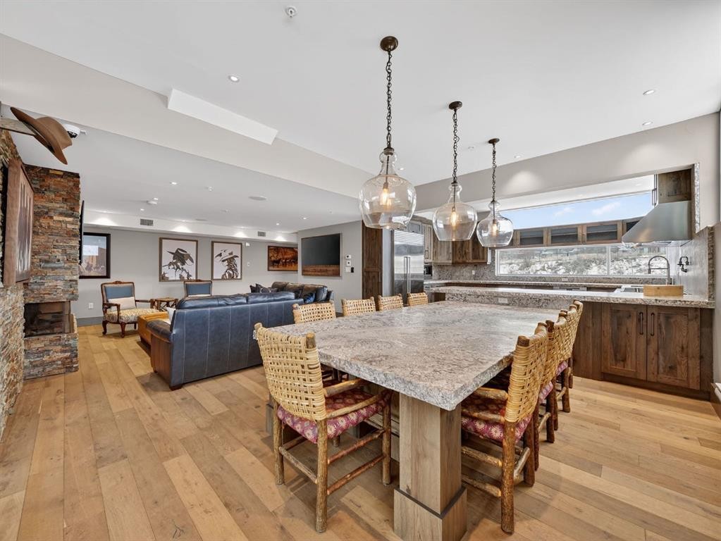 1015 11 Street Se, Calgary, AB - Indoor Photo Showing Dining Room