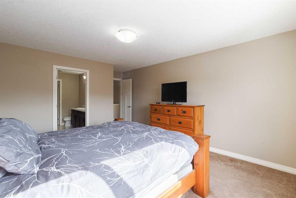 115 Auburn Glen Way Se, Calgary, AB - Indoor Photo Showing Bedroom