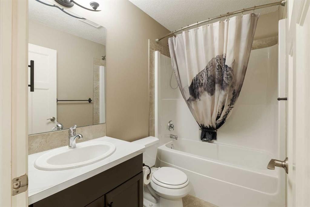115 Auburn Glen Way Se, Calgary, AB - Indoor Photo Showing Bathroom
