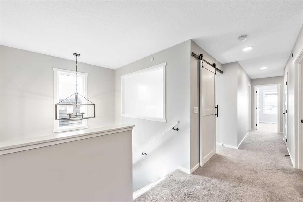 98 Lucas Crescent Nw, Calgary, AB - Indoor Photo Showing Other Room