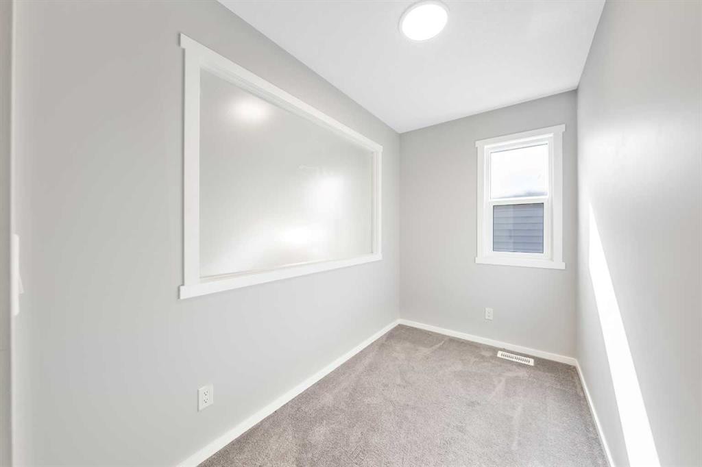 98 Lucas Crescent Nw, Calgary, AB - Indoor Photo Showing Other Room