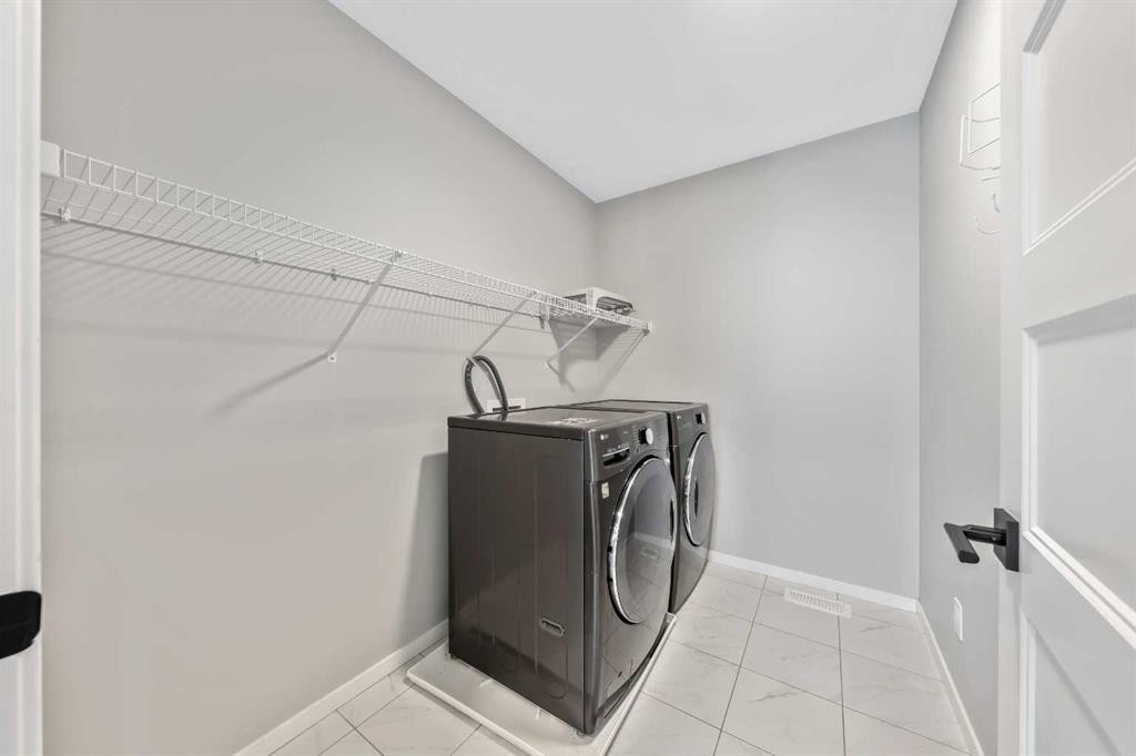 98 Lucas Crescent Nw, Calgary, AB - Indoor Photo Showing Laundry Room